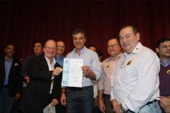 Governador Beto Richa entrega Carta Constitutiva ao CONSEG de Paranavaí