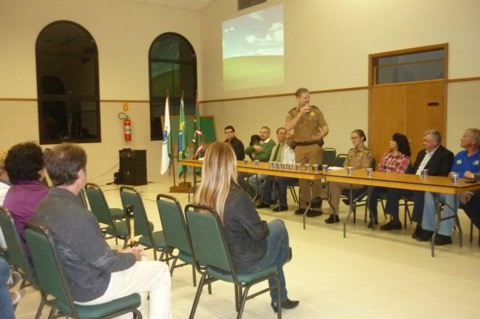 REUNIÃO NO JARDIM DAS AMÉRICAS, COM O COMANDANTE GERAL DA POLÍCIA MILITAR DO PARANÁ – CEL. ROBERSON BONDARUK.