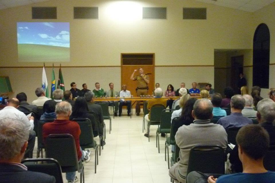 REUNIÃO NO JARDIM DAS AMÉRICAS, COM O COMANDANTE GERAL DA POLÍCIA MILITAR DO PARANÁ – CEL. ROBERSON BONDARUK.