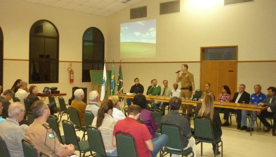 REUNIÃO NO JARDIM DAS AMÉRICAS, COM O COMANDANTE GERAL DA POLÍCIA MILITAR DO PARANÁ – CEL. ROBERSON BONDARUK.