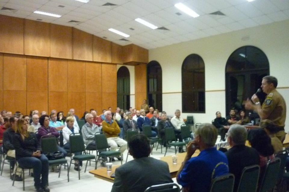 REUNIÃO NO JARDIM DAS AMÉRICAS, COM O COMANDANTE GERAL DA POLÍCIA MILITAR DO PARANÁ – CEL. ROBERSON BONDARUK.