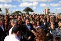 O governador Beto Richa recebeu nesta quinta-feira (29), em Cascavel, os novos 531 soldados e bombeiros militares que reforçarão o policiamento nos 94 municípios das regiões Oeste e Sudoeste, pertencentes ao 5º Comando Regional da Polícia Militar (CRPM). Cascavel, 29/05/2014.Foto: Daniel Meneghetti/PMPR