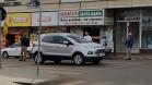Voluntário distribuindo folders para os motoristas
