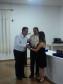 Coordenadora Estadual para Assuntos dos CONSEGs recebe homenagem do Conselho Comunitário de Segurança Primeiro de Maio, no término do evento realizado no município.