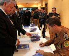 Coronéis da PM Roberson e César lançam 4ª edição do livro "Polícia Comunitária"