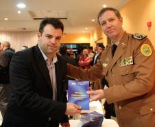 Coronéis da PM Roberson e César lançam 4ª edição do livro "Polícia Comunitária"