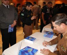 Coronéis da PM Roberson e César lançam 4ª edição do livro "Polícia Comunitária"