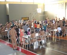 Conexão: rede formada com um barbante entre polícia, conselhos de segurança e comunidade mostra a aliança estabelecida durante o diálogo.