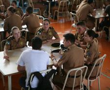 Cadetes da Academia Policial Militar do Guatupe em treinamento com a Rede de Desenvolvimento Local.
