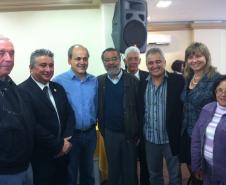 Além de outros CONSEG presentes, a foto registra  a interação do Prefeito com os Conselhos Comunitários de Segurança do Ahú, Juvevê, Bom Retiro, Hugo Lange, Centro, e Jardim Botânico.