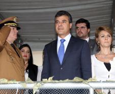O governador Beto Richa dá posse ao novo comandante-geral da Polícia Miliar, coronel César Vinicius Kogut. Participaram, o vice-governador, Flávio Arns, a secretária da Família e Desenvolvimento Social, Fernanda Richa e o secretário da Segurança Pública, Cid Vasques. Curitiba, 15/10/2013. Foto: Orlando Kissner/ANPr