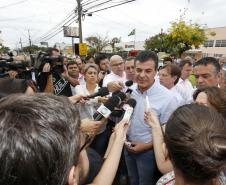 LONDRINA. Governador Beto Richa recebe em Londrina, 400 novos policiais que atuarão no próprio município e em Jacarezinho, Apucarana, Rolândia, Cornélio Procópio, Ivaiporã e Arapongas. Na solenidade foram apresentados, também, os 26 novos bombeiros para Londrina e Maringá.Londrina, 20/11/2013.Foto: Arnaldo Alves/ANPr