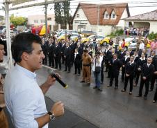 LONDRINA. Governador Beto Richa recebe em Londrina, 400 novos policiais que atuarão no próprio município e em Jacarezinho, Apucarana, Rolândia, Cornélio Procópio, Ivaiporã e Arapongas. Na solenidade foram apresentados, também, os 26 novos bombeiros para Londrina e Maringá.Londrina, 20/11/2013.Foto: Arnaldo Alves/ANPr