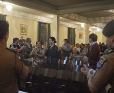 Mães presentes foram homenageadas pela comunidade.