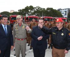 Governador Beto Richa recebe policiais e bombeiros que concluíram a formação da Polícia Militar, e entrega viaturas para o Corpo de Bombeiros e Polícia Rodoviária. Curitiba, 28/05/2014. Foto: Orlando Kissner/ANPr