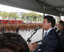 Governador Beto Richa recebe policiais e bombeiros que concluíram a formação da Polícia Militar, e entrega viaturas para o Corpo de Bombeiros e Polícia Rodoviária. Curitiba, 28/05/2014. Foto: Orlando Kissner/ANPr