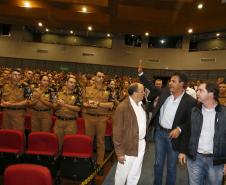 O governador Beto Richa  apresentou os novos policiais e bombeiros militares que atuarão em Maringá e região.Maringá, 29-05-14.Foto: Arnaldo Alves / ANPr.