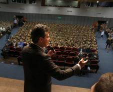 O governador Beto Richa  apresentou os novos policiais e bombeiros militares que atuarão em Maringá e região.Maringá, 29-05-14.Foto: Arnaldo Alves / ANPr.