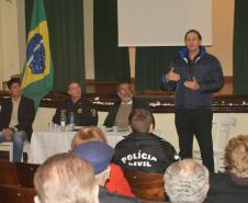 Secretário OSÍRIS explanando atuação da Defesa Civil, notadamente quanto ao atendimento havido nas recentes catástrofes de enchentes em Curitiba e no Paraná como um todo