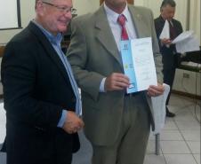 Caio Rizzardi e o presidente do CONSEG Tamarana Alexandro Torrezan