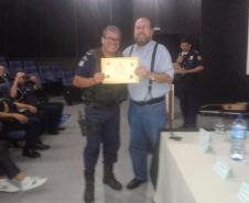 CONSEG Água Verde presta homenagem a policiais