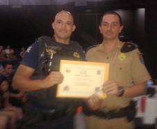 CONSEG Água Verde presta homenagem a policiais