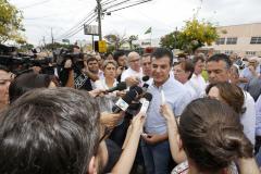 LONDRINA. Governador Beto Richa recebe em Londrina, 400 novos policiais que atuarão no próprio município e em Jacarezinho, Apucarana, Rolândia, Cornélio Procópio, Ivaiporã e Arapongas. Na solenidade foram apresentados, também, os 26 novos bombeiros para Londrina e Maringá.Londrina, 20/11/2013.Foto: Arnaldo Alves/ANPr