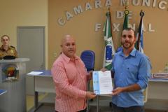 Representante da SESP, Rohanito Goes, entrega Carta Constitutiva para o Presidente eleito do CONSEG, Cláudio Aleixo.