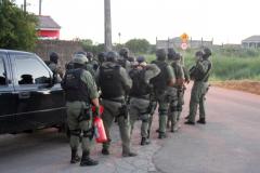 Quatrocentos e cinqüenta homens das polícias Civil, Militar e da Guarda Municipal de Curitiba ocuparam nesta quinta-feira (1) parte do bairro Uberaba, dando início à implantação da primeira Unidade do Paraná Seguro (UPS) no Paraná. 