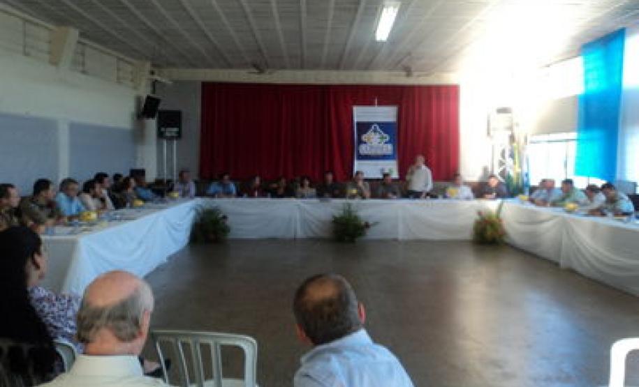 PARTICIPAÇÃO DA COORDENAÇAO ESTADUAL DOS CONSEGs NA REUNIAO DA AMUVI, NO MUNICÍPIO DE NOVO ITACOLOMI.