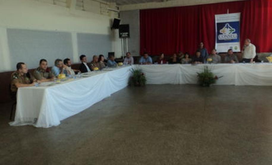 PARTICIPAÇÃO DA COORDENAÇAO ESTADUAL DOS CONSEGs NA REUNIAO DA AMUVI, NO MUNICÍPIO DE NOVO ITACOLOMI.