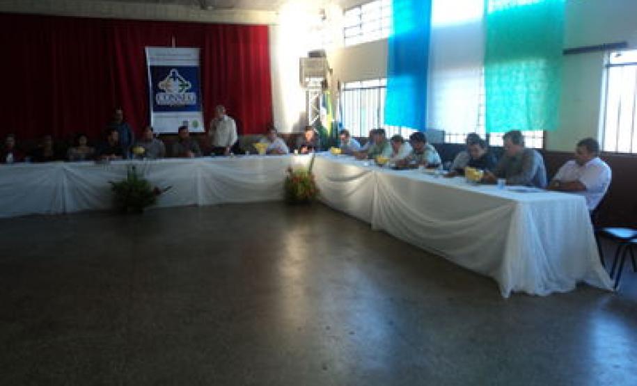 PARTICIPAÇÃO DA COORDENAÇAO ESTADUAL DOS CONSEGs NA REUNIAO DA AMUVI, NO MUNICÍPIO DE NOVO ITACOLOMI.