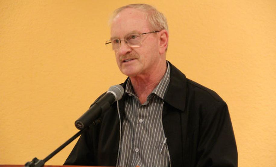 Coronéis da PM Roberson e César lançam 4ª edição do livro "Polícia Comunitária" Coronéis da PM Roberson e César lançam 4ª edição do livro "Polícia Comunitária"