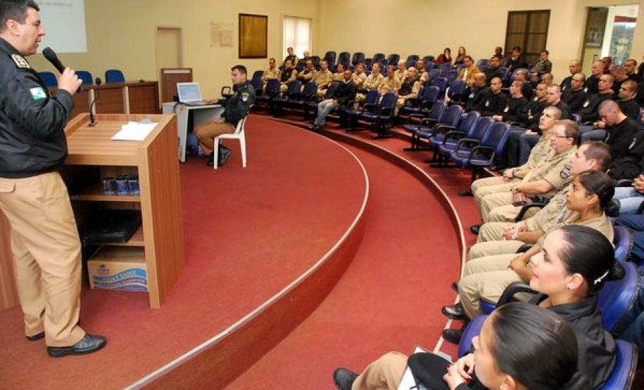 Coronel César ministra aula inaugural para Curso de Formação de Soldados em Piraquara