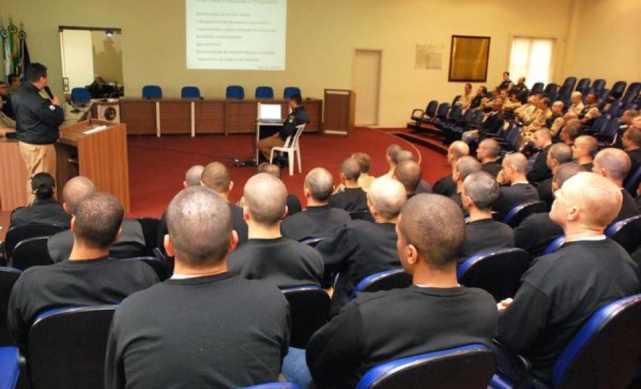 Coronel César ministra aula inaugural para Curso de Formação de Soldados em Piraquara