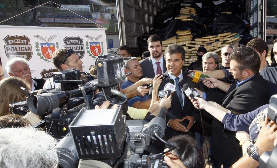 Polícia incinera 14 toneladas de drogas apreendidas no Estado Polícia incinera 14 toneladas de drogas apreendidas no Estado