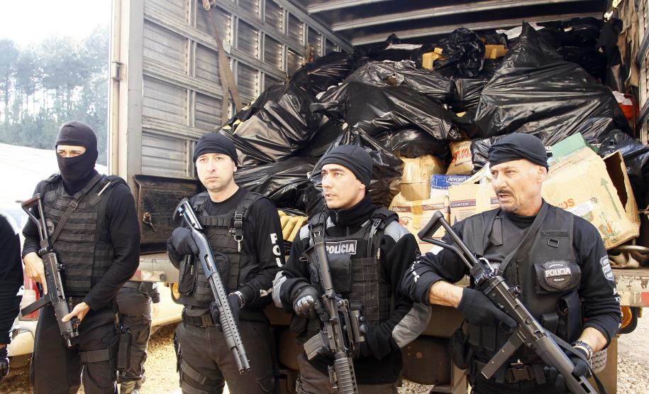 Polícia incinera 14 toneladas de drogas apreendidas no Estado Polícia incinera 14 toneladas de drogas apreendidas no Estado