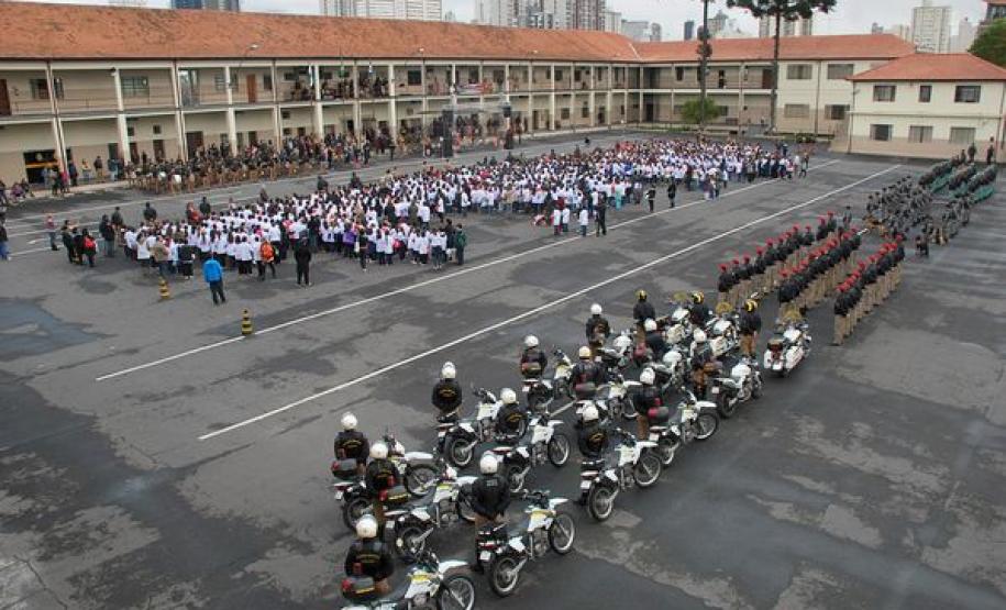 Proerd forma mais de 1,3 mil alunos de escolas públicas municipais em Curitiba Proerd forma mais de 1,3 mil alunos de escolas públicas municipais em Curitiba