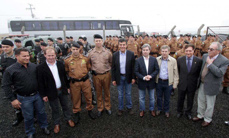 Richa instala primeiro batalhão policial-militar de fronteira do Brasil Richa instala primeiro batalhão policial-militar de fronteira do Brasil