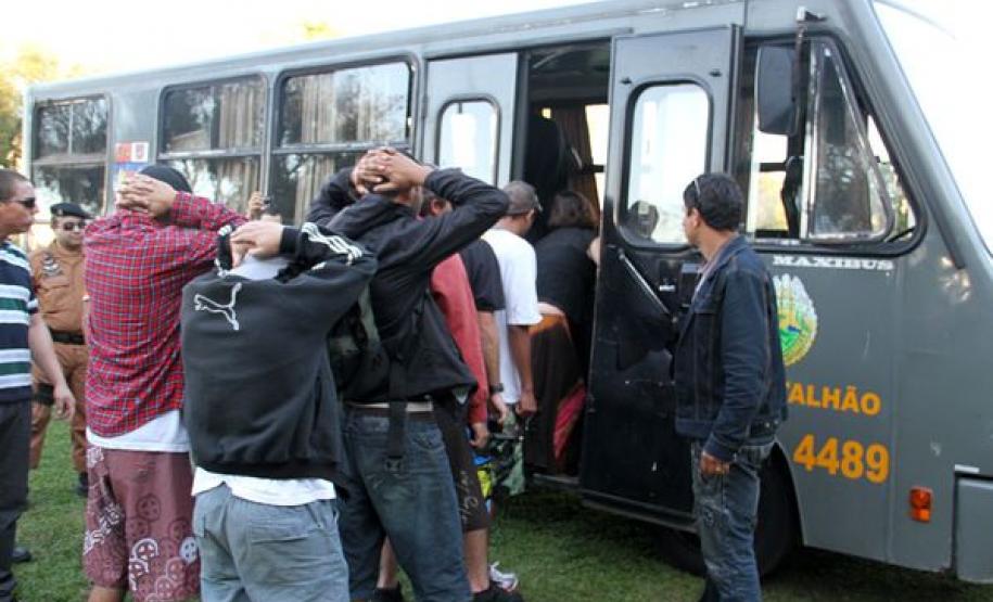 Operação “Bosque do Papa” encaminha 33 pessoas às delegacias, em Curitiba