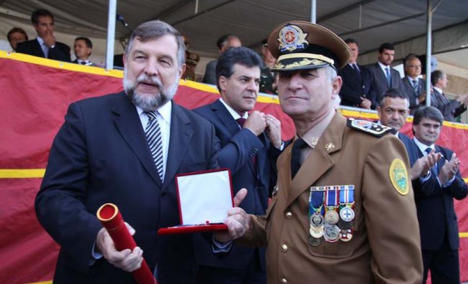 Centenário do Corpo de Bombeiros é comemorado com entrega de viaturas e desfile