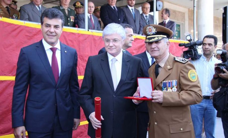 Centenário do Corpo de Bombeiros é comemorado com entrega de viaturas e desfile