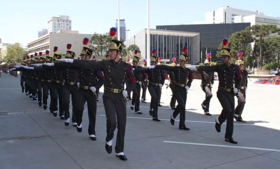 Centenário do Corpo de Bombeiros é comemorado com entrega de viaturas e desfile