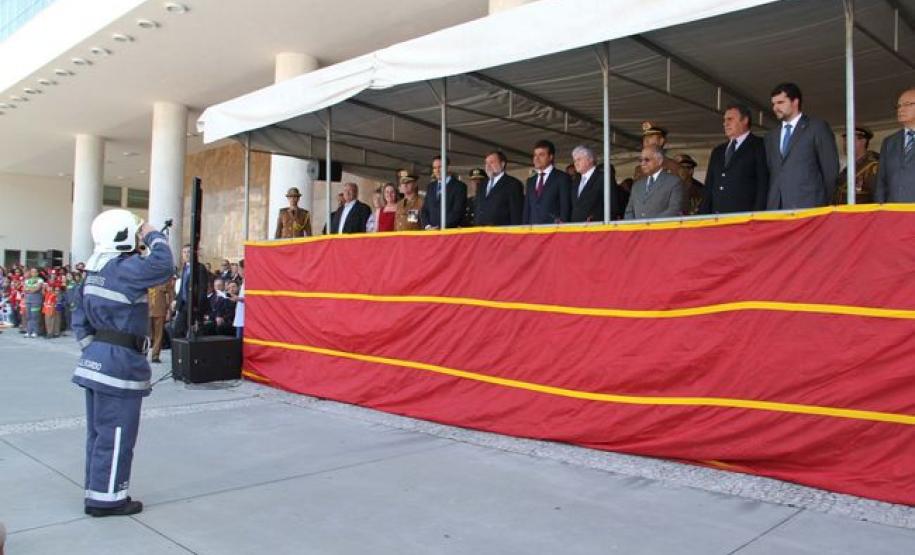 Centenário do Corpo de Bombeiros é comemorado com entrega de viaturas e desfile