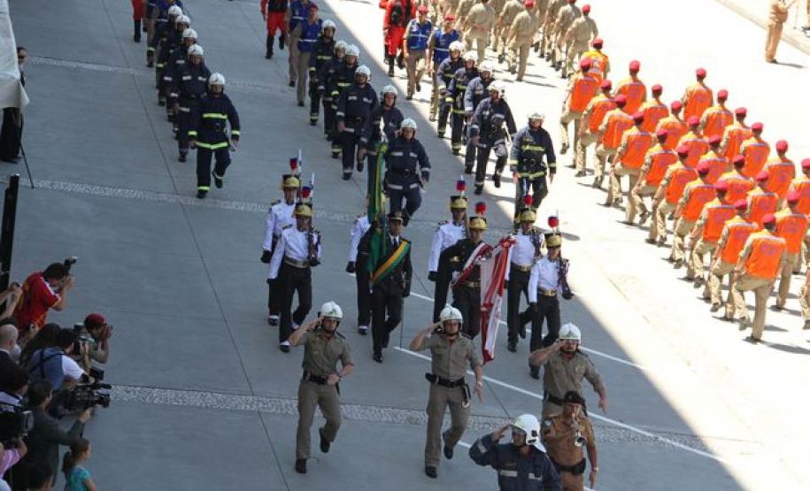 Centenário do Corpo de Bombeiros é comemorado com entrega de viaturas e desfile