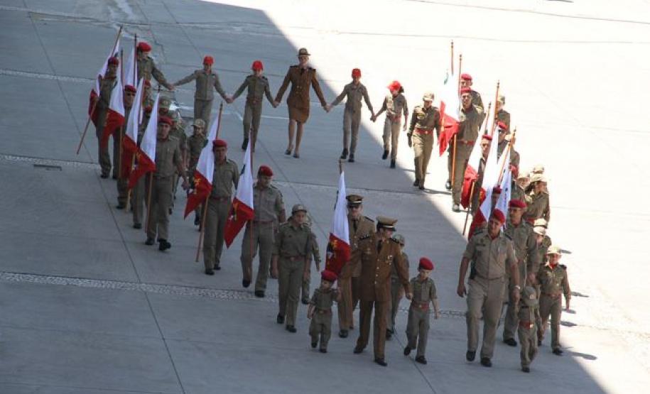 Centenário do Corpo de Bombeiros é comemorado com entrega de viaturas e desfile