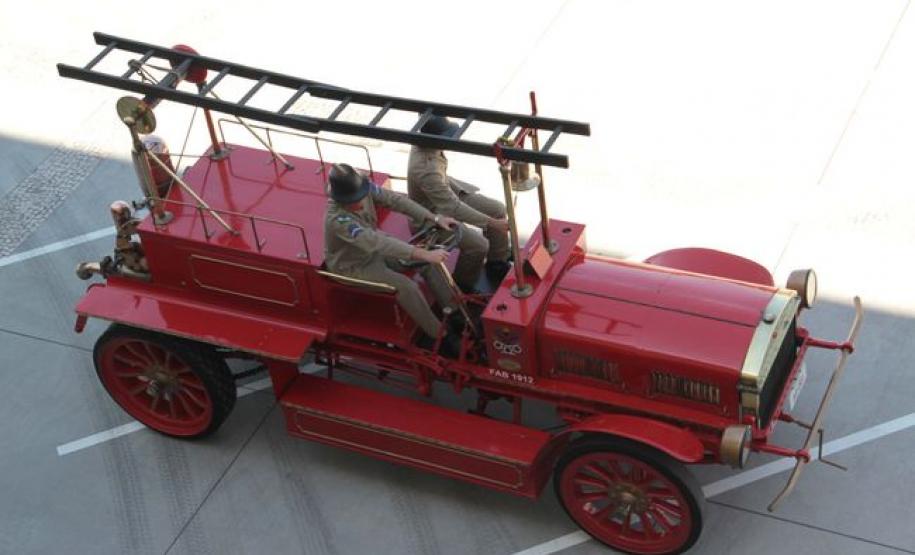Centenário do Corpo de Bombeiros é comemorado com entrega de viaturas e desfile