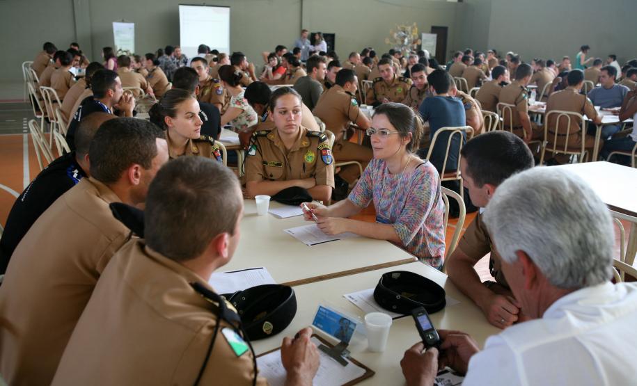 Cadetes da Academia Policial Militar do Guatupe em treinamento com a Rede de Desenvolvimento Local.