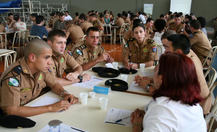 Cadetes da Academia Policial Militar do Guatupe em treinamento com a Rede de Desenvolvimento Local.