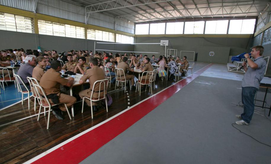 Cadetes da Academia Policial Militar do Guatupe em treinamento com a Rede de Desenvolvimento Local.